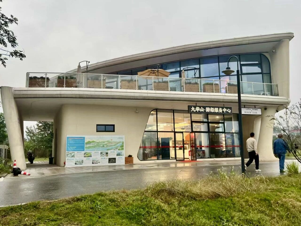 The building transformed into a destination with a café, leisure spaces and visitor services.